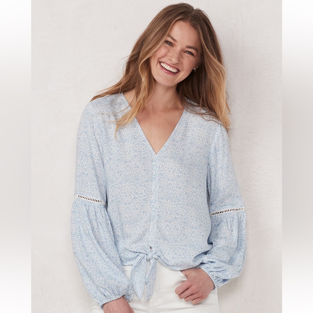 LC Lauren Conrad Blue and White Floral V-Neck Blouson Top Size M